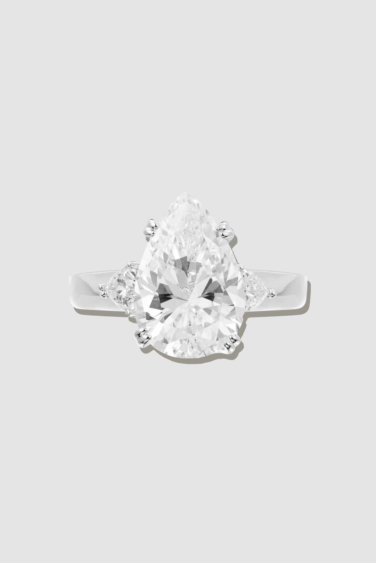 Pear Royale Ring