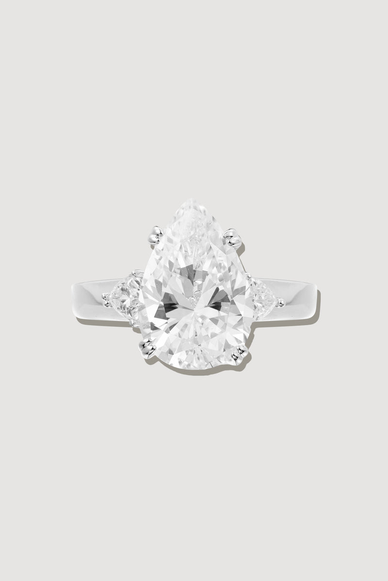 Pear Royale Ring